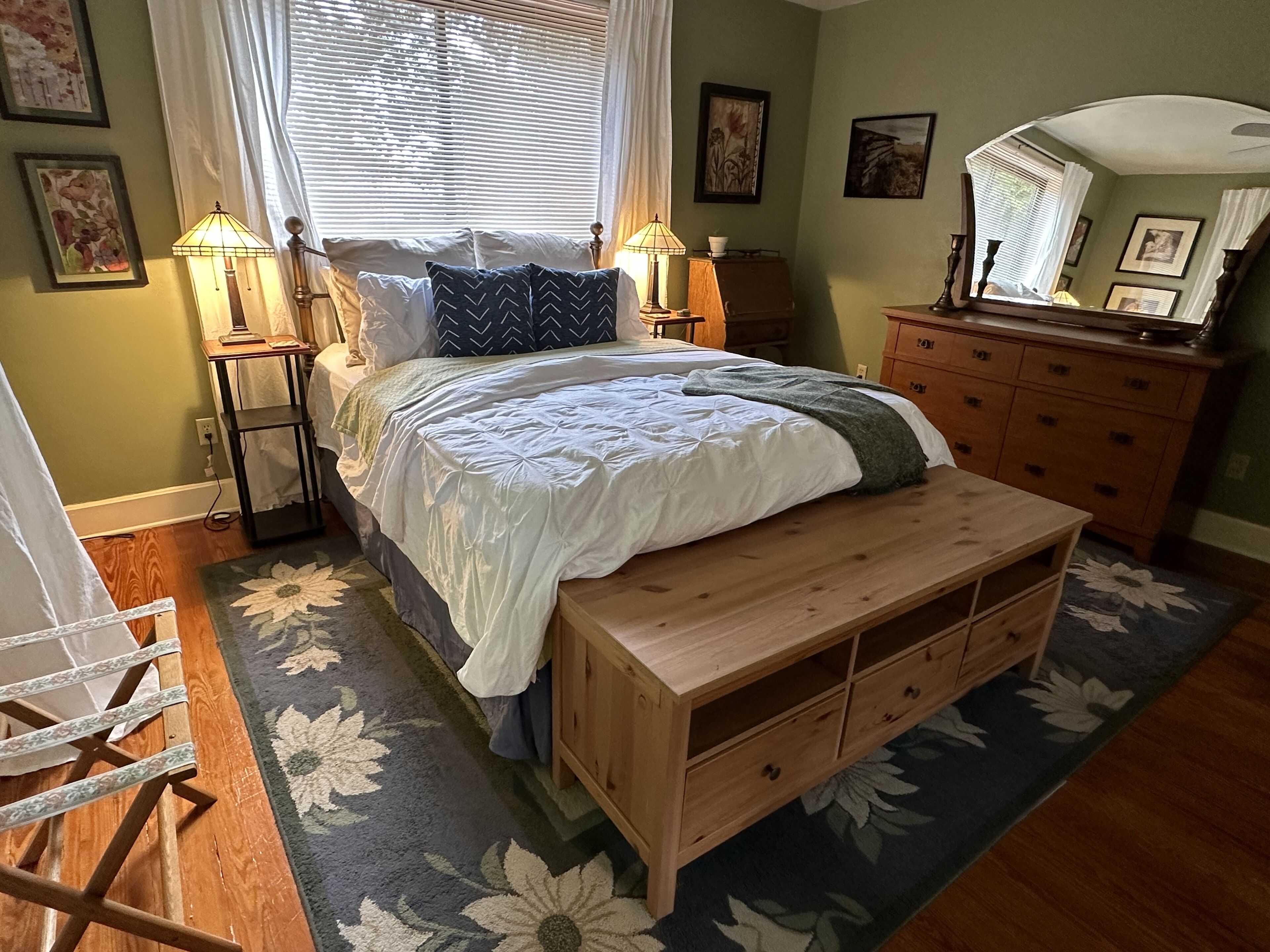 Large garage apartment in Winter Garden that sleeps four.