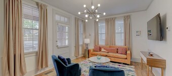 The Gem of Bull Street Downstairs DT Apartment