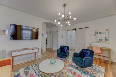 The Gem of Bull Street Downstairs DT Apartment