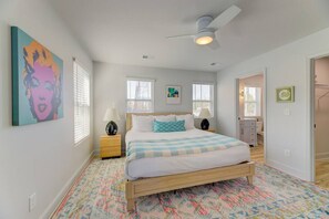 6 bedrooms, desk, iron/ironing board, travel cot