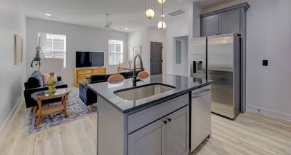 6 King BRs w/ SmartTVs | Across from Township