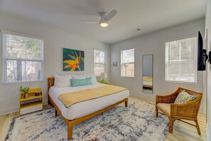 6 bedrooms, desk, iron/ironing board, travel cot