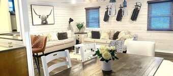 RENOVATED! Top location ON lake! Walk to slopes!