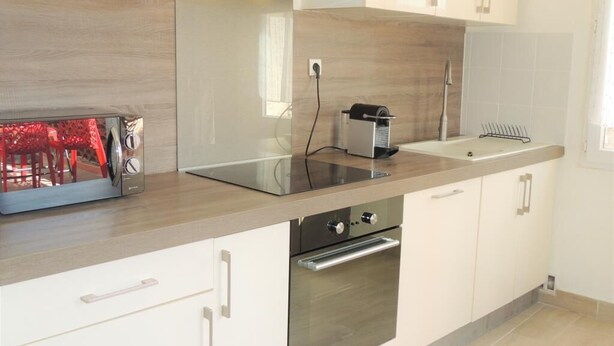 Coffee/tea maker, fridge, microwave, oven