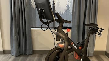 Suite, 1 King Bed, Non Smoking | 1 bedroom, desk, laptop workspace, free cribs/infant beds