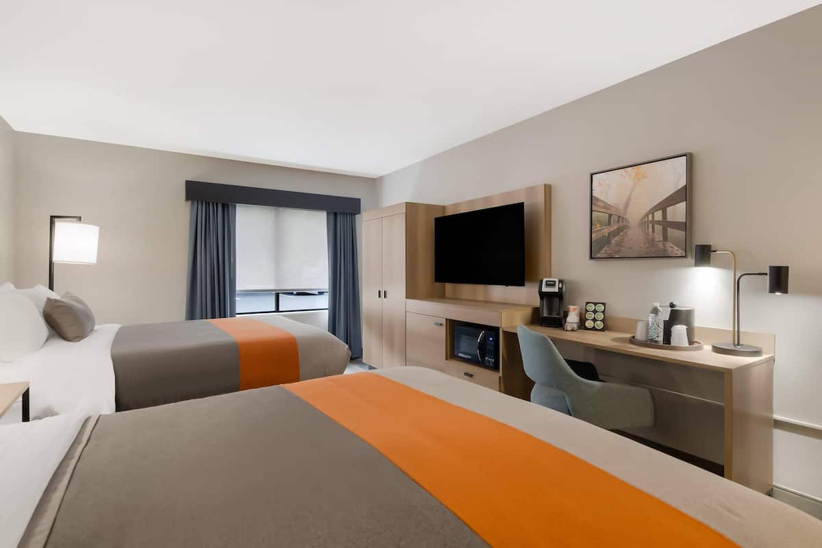 Desk, laptop workspace, free cots/infant beds, free WiFi