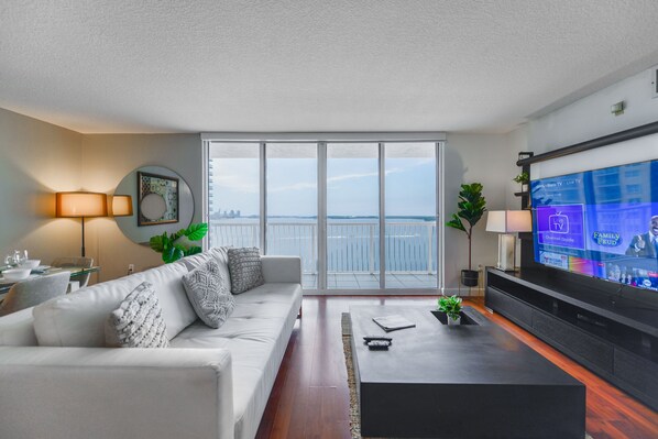 尊榮公寓 | 客廳 | 43-吋平面電視、有線頻道、電視