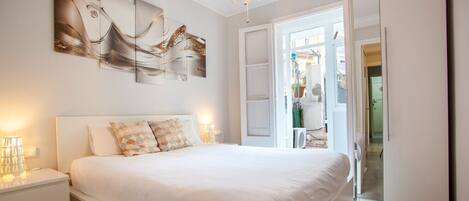 2 bedrooms, iron/ironing board, free WiFi