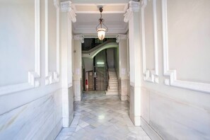 Unclassified image, 4 of 20, button