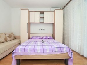 2 chambres, fer et planche à repasser, Wi-Fi, draps fournis