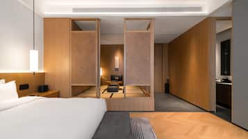 Habitación | Minibar, caja de seguridad en la habitación y escritorio