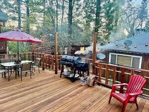 Outdoor dining - Charming house in desired area, walking distance to the lake with 2 decks! (Big Bear Lake)
