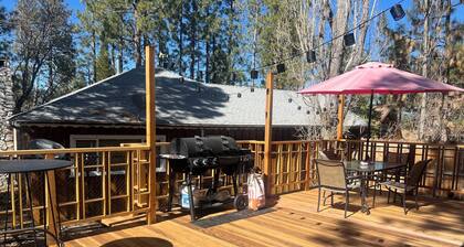 Charming house in desired area, walking distance to the lake with 2 decks!