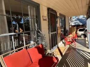 Terrace/patio - Charming house in desired area, walking distance to the lake with 2 decks! (Big Bear Lake)