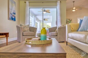 Fernseher, Bücher, Arbeitsbereiche