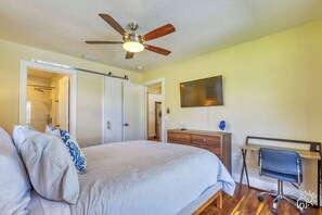 Desk, iron/ironing board, travel cot, WiFi
