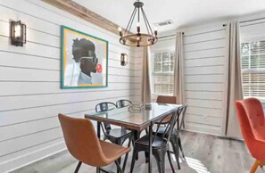 Dining - The Turquoise Door-West Midtown. Minutes from fun! (Atlanta)