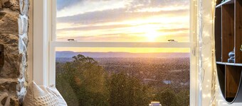 Foxfire - Secluded Zen Retreat with Spa & Views