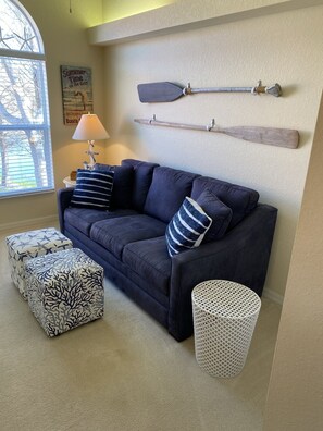 Smart-TV, DVD-Player, Tischtennisplatte, Bücher