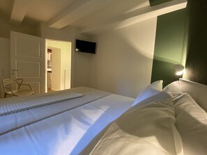 1 chambre, bureau, fer et planche à repasser, Wi-Fi gratuit