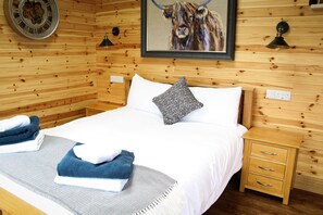 1 bedroom, bed sheets