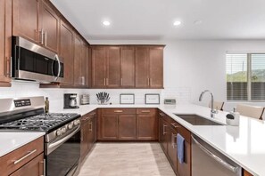 Private kitchen - NEW HOME + Extra APT | Sleeps 10! (Phoenix)