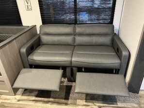 Interior - Enjoy an unforgettable vacations in this beautiful brand new RV . (Bradenton)