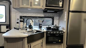 Microondas, horno y parrilla de estufa