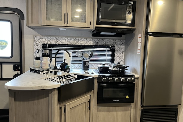 Micro-ondes, four, plaque de cuisson