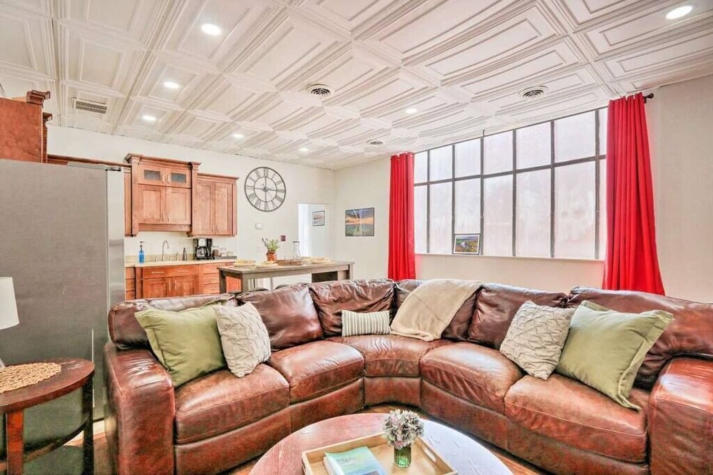 Trout's Loft 2 Bedroom, Historic Downtown Front Royal, VA