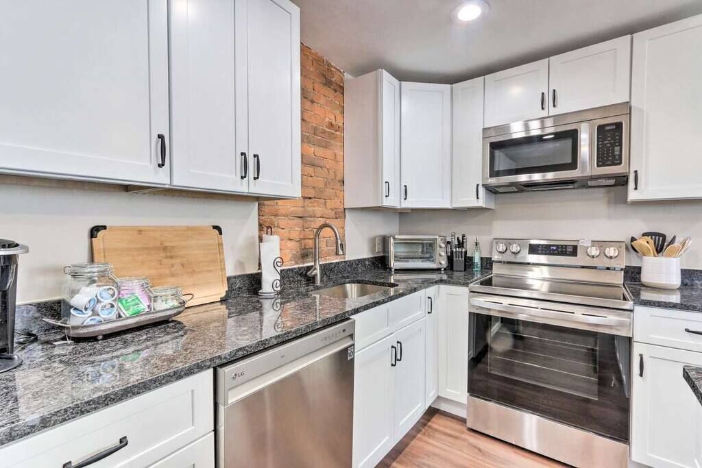 The Royal Loft, Modern 2 Bedroom, Front Royal, VA