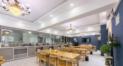 Yunduo Hotel (Jinan Jingshi West Road Changqing High Speed Railway Station)