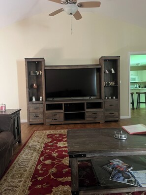 Smart TV - Brown House in the Woods - Barkley Lake Area (Cadiz)