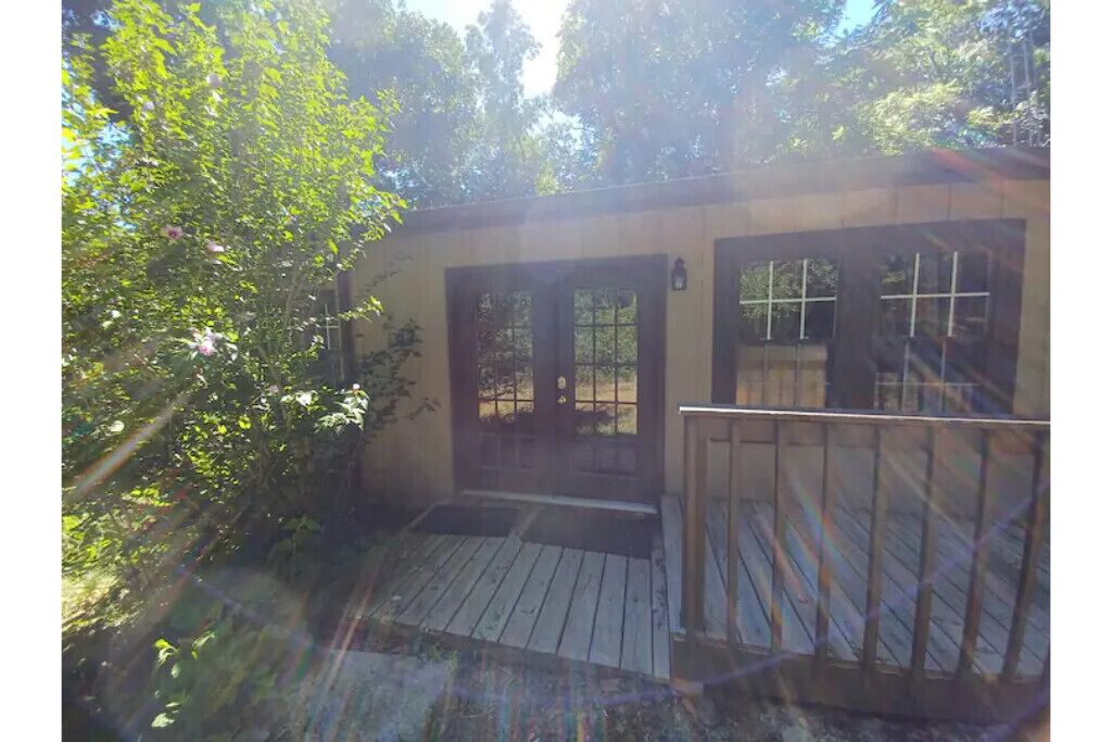 Brown House in the Woods - Barkley Lake Area