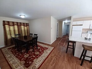 Dining - Brown House in the Woods - Barkley Lake Area (Cadiz)