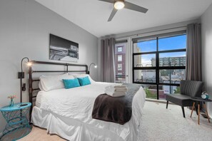 2 habitaciones, escritorio, tabla de planchar con plancha y wifi gratis 