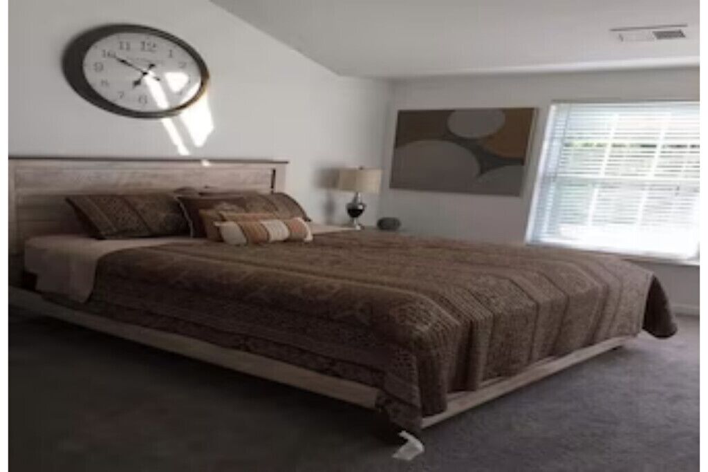 3 bedrooms, bed sheets
