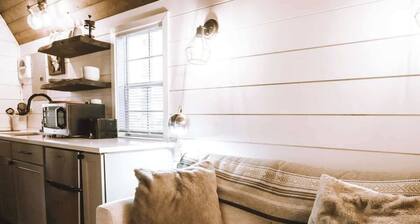 Clay Baby- luxury shed conversion on the river