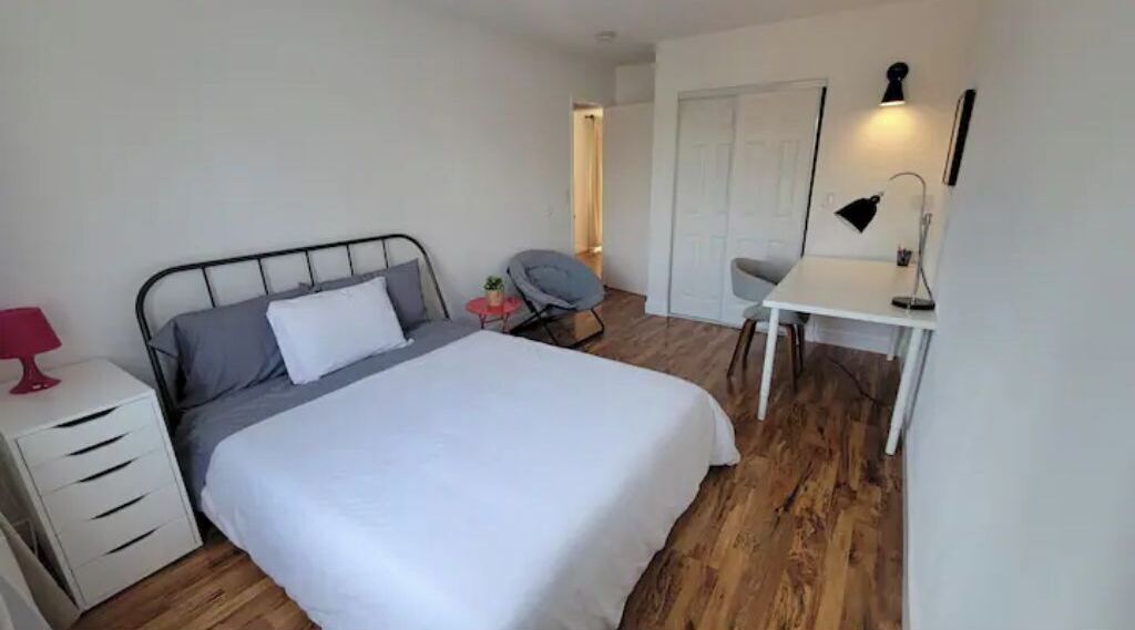 2 bedrooms, in-room safe, desk, iron/ironing board