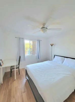 2 bedrooms, in-room safe, desk, iron/ironing board - Bright spacious cozy 2B1B with full living full kitchen and gated backyard (San Jose)