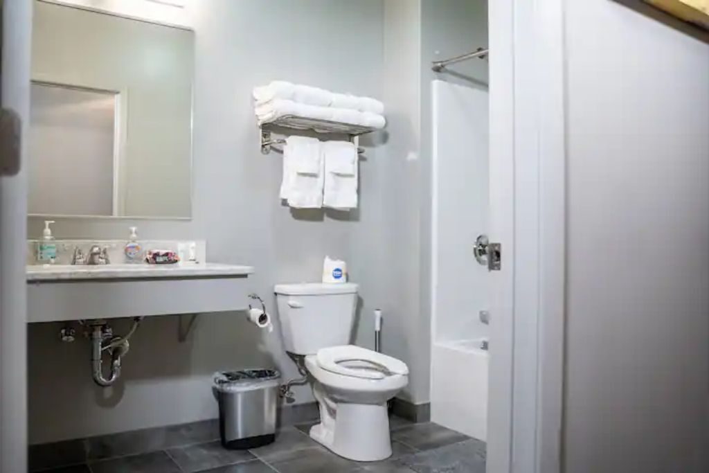 Restful suite Downtown Davenport