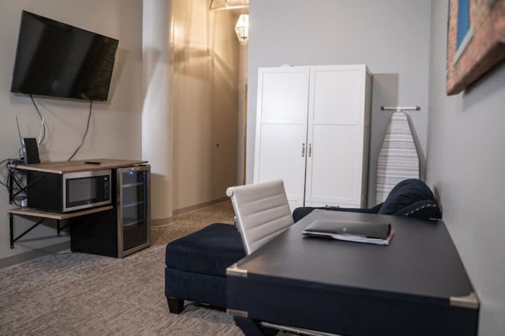 Restful suite Downtown Davenport