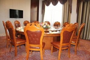 Dining - Houde Hotel (Yifeng)