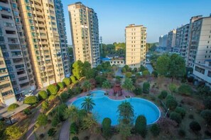 Outdoor pool - Houde Hotel (Yifeng)