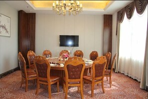 Dining - Houde Hotel (Yifeng)