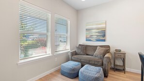 Smart TV, fireplace, books, printers - Stay and Play in Spacious House in Star! (Star)