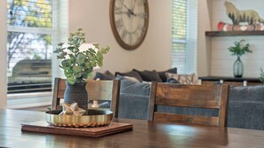 Smart TV, fireplace, books, printers - Stay and Play in Spacious House in Star! (Star)