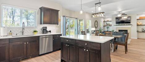 Fridge, oven, stovetop, dishwasher