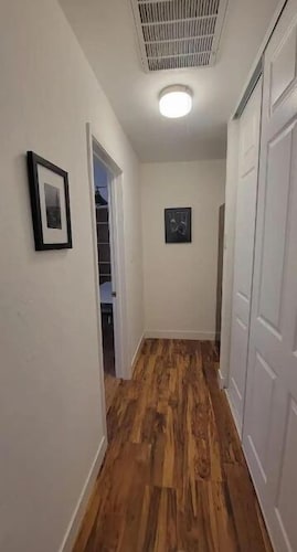 Spacious 4B2B Living Full Kitchen