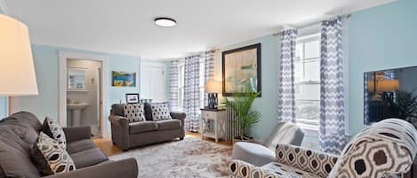 TV connectée, lecteur de DVD, espaces bureaux, écrans d'ordinateur